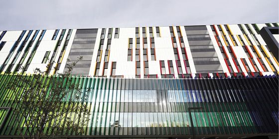 Противомикробные диагностические столы для маленьких пациентов в Новой детской больнице